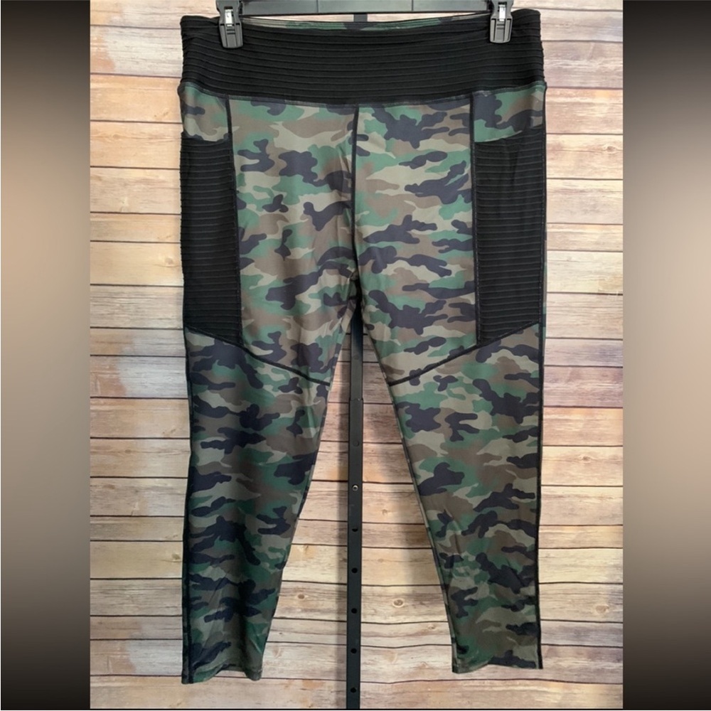 Thrill Performance Camo Leggings - Size 3X